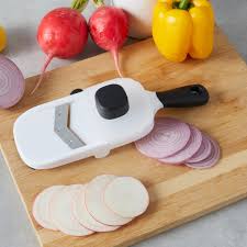 Mandoline Manuelle Amazon Basics KL321KD - Préparez vos légumes avec facilité