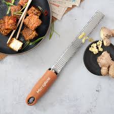 Râpe Microplane Cannelle Parmesan Gingembre Chocolat – Précision et Élégance en Cuisine